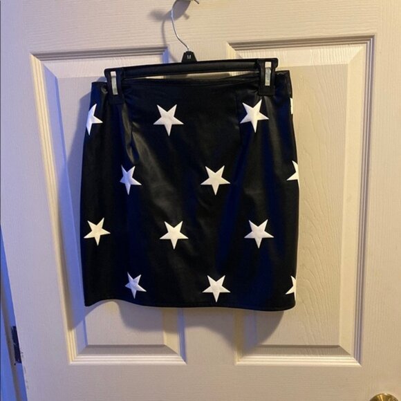 Black Star Patterned Skirt - Picture 1 of 2